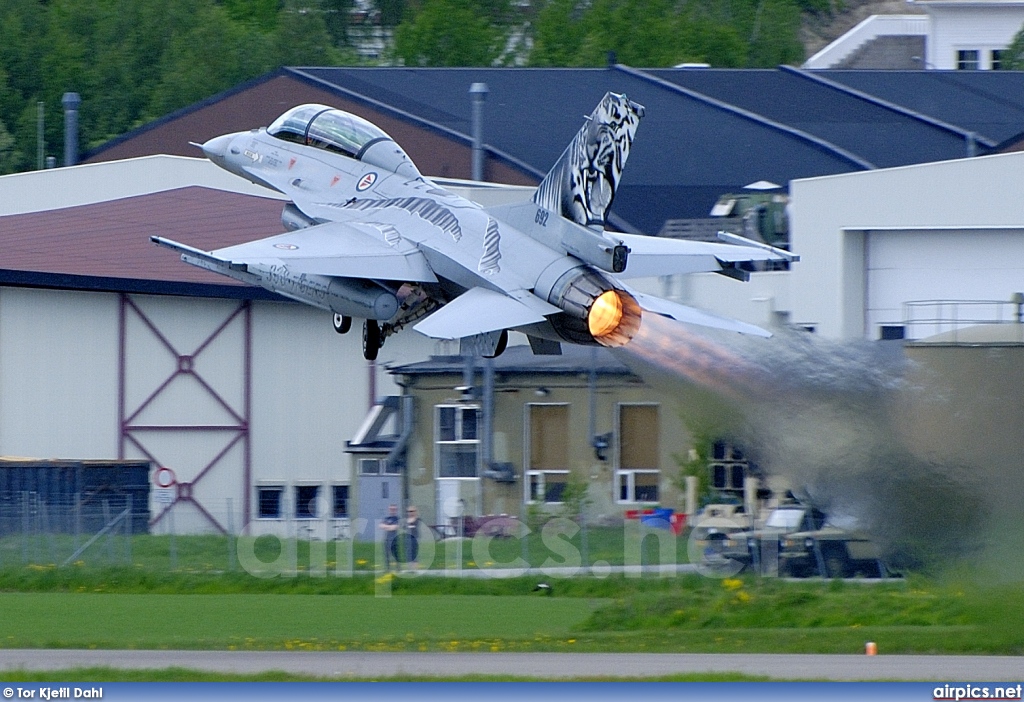 692, Lockheed F-16BM Fighting Falcon, Royal Norwegian Air Force