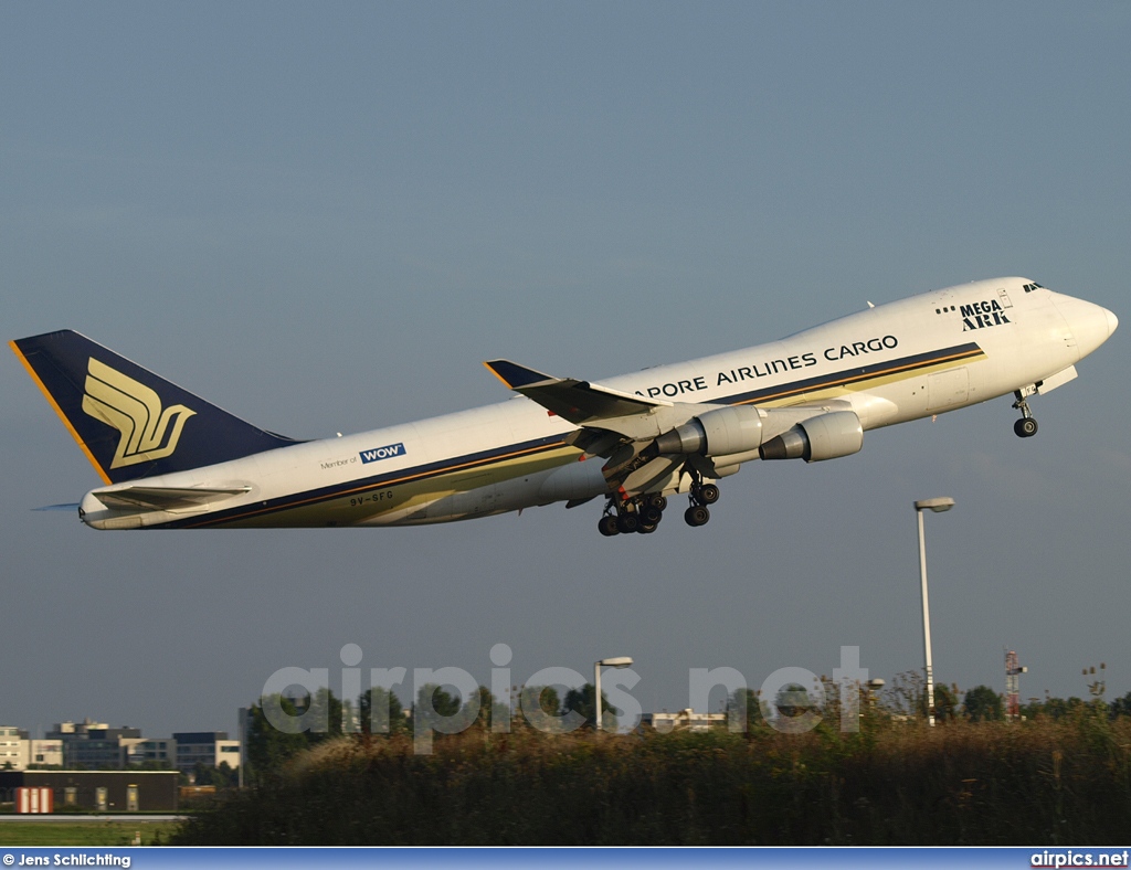 9V-SFG, Boeing 747-400F(SCD), Singapore Airlines