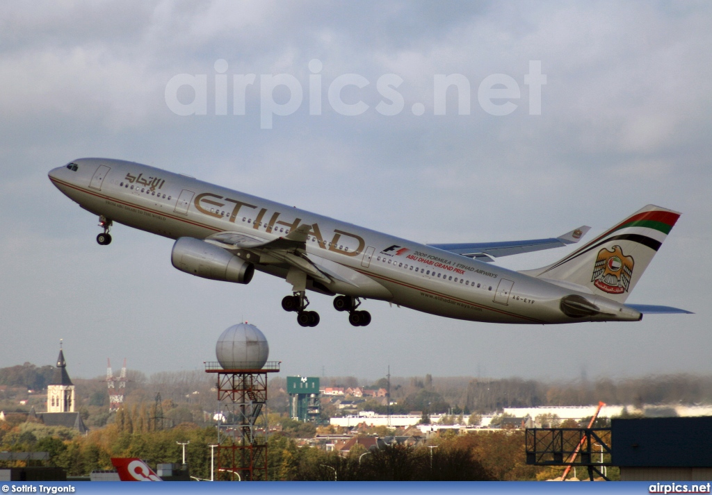 A6-EYF, Airbus A330-200, Etihad Airways
