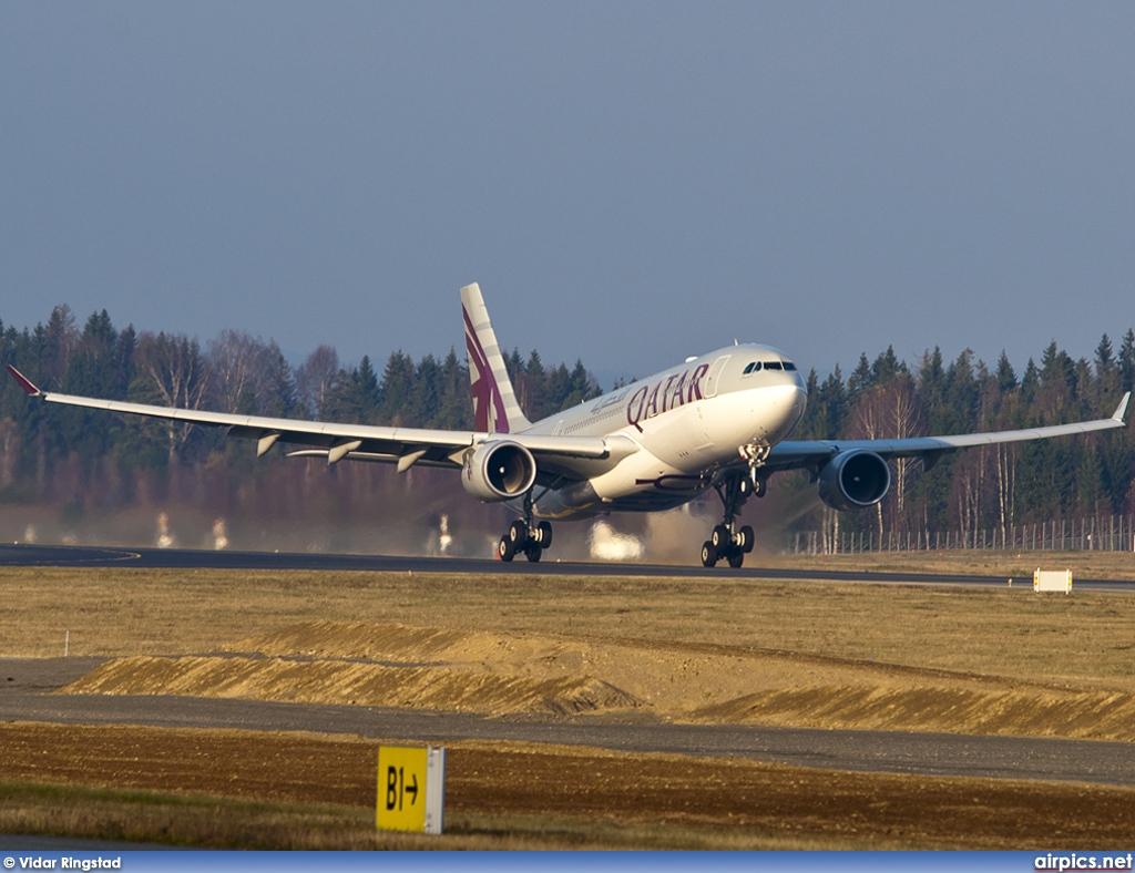 A7-AFP, Airbus A330-200, Qatar Airways