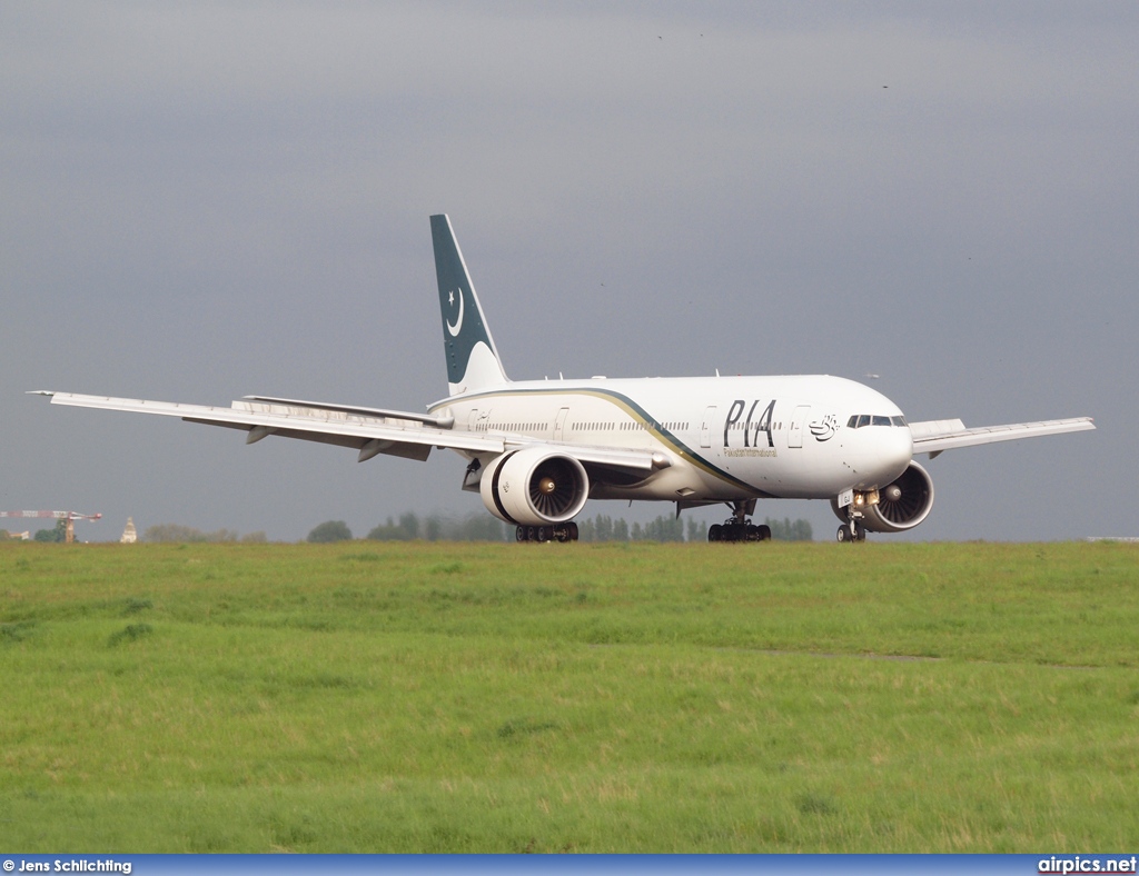 AP-BGJ, Boeing 777-200ER, Pakistan International Airlines (PIA)