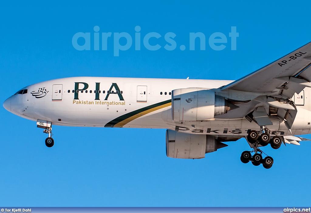 AP-BGL, Boeing 777-200ER, Pakistan International Airlines (PIA)