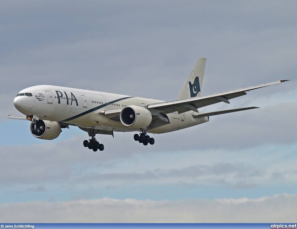 AP-BGL, Boeing 777-200ER, Pakistan International Airlines (PIA)