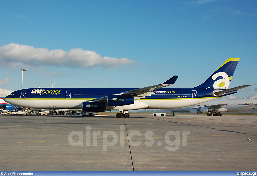 EC-KHU, Airbus A340-300, Air Comet