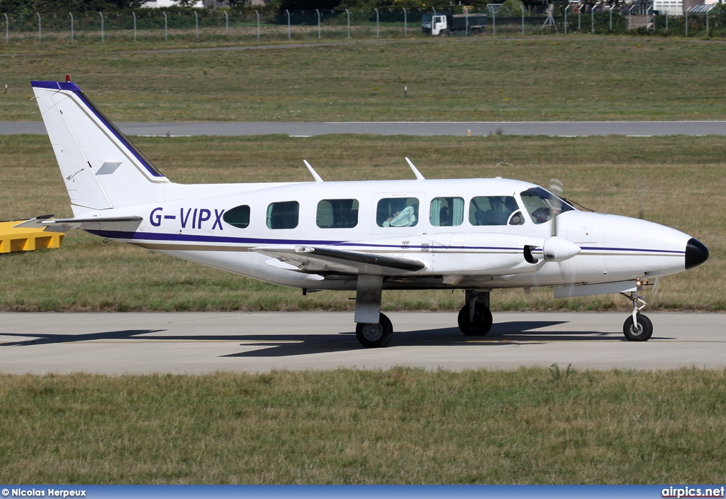G-VIPX, Piper PA-31-350 Navajo Chieftain, Untitled
