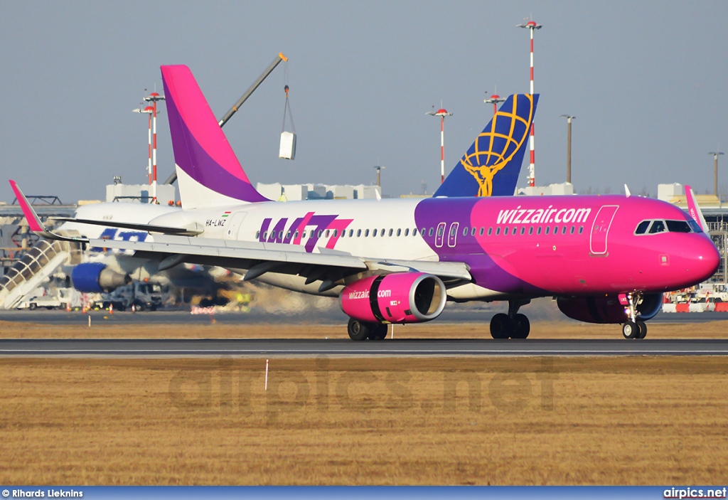 HA-LWZ, Airbus A320-200, Wizz Air