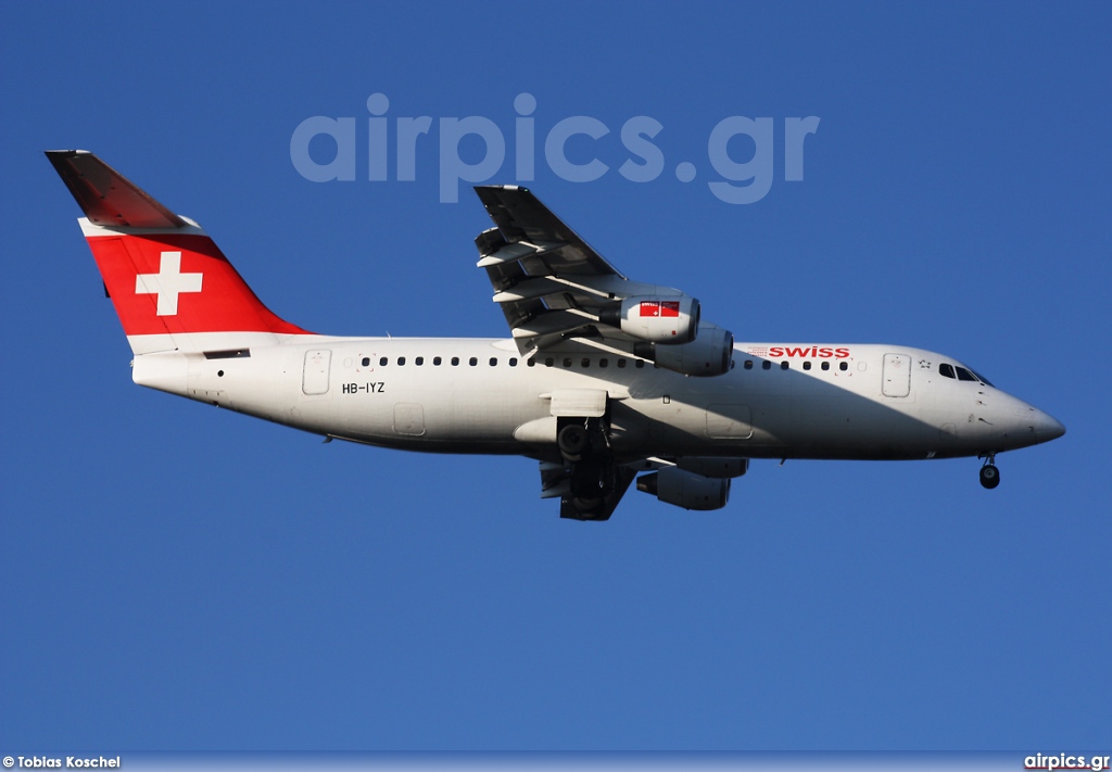 HB-IYZ, British Aerospace Avro RJ100, Swiss International Air Lines