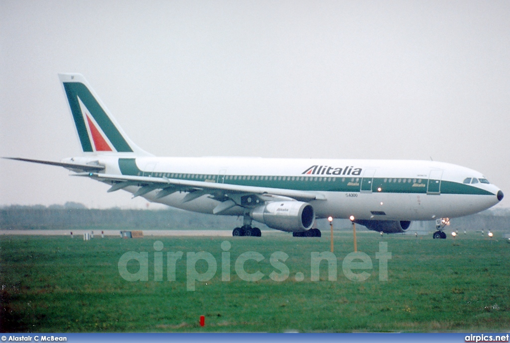 I-BUSF, Airbus A300B4-200, Alitalia