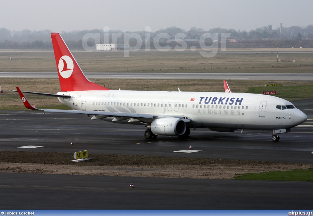 TC-JHA, Boeing 737-800, Turkish Airlines