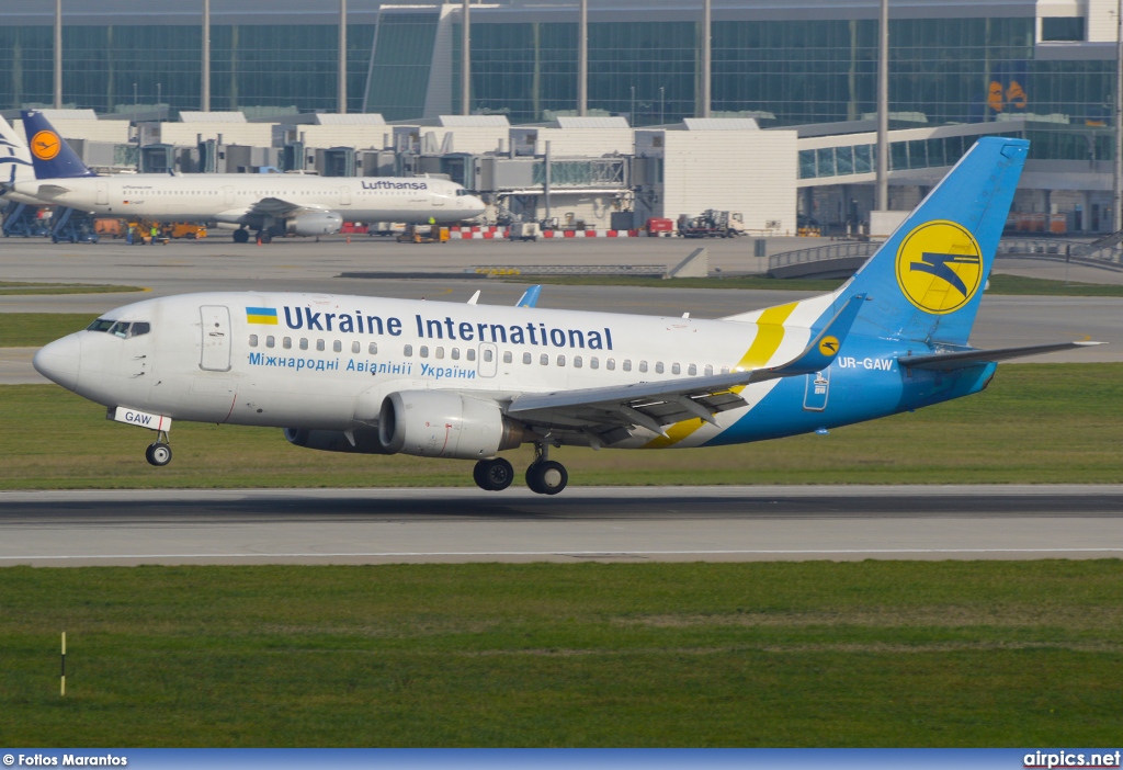 UR-GAW, Boeing 737-500, Ukraine International Airlines