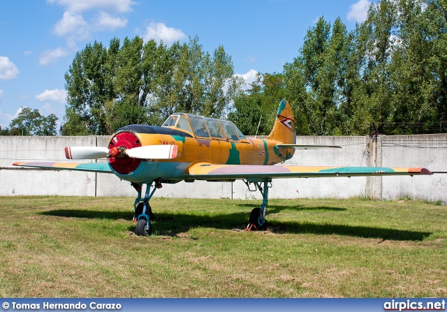 04, Yakovlev Yak-52, Hungarian Air Force