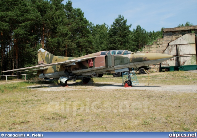 103, Mikoyan-Gurevich MiG-23UB Flogger C, East German Air Force