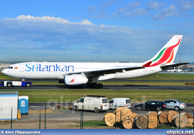 4R-ALB, Airbus A330-200, SriLankan