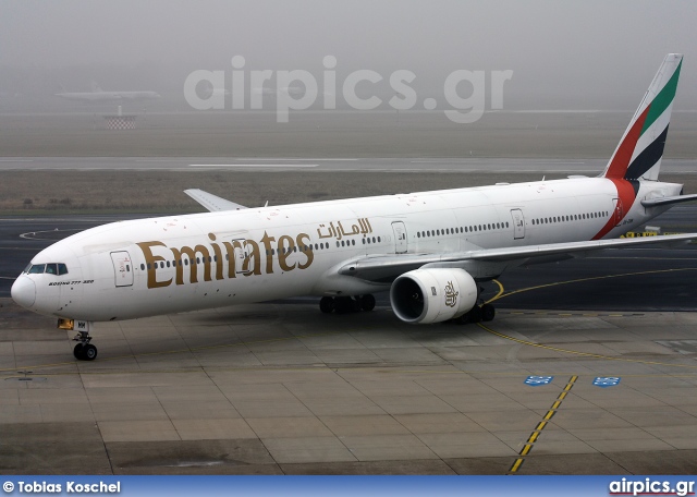 A6-EMM, Boeing 777-300, Emirates