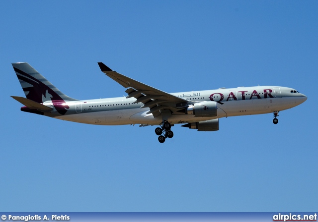 A7-ACM, Airbus A330-200, Qatar Airways