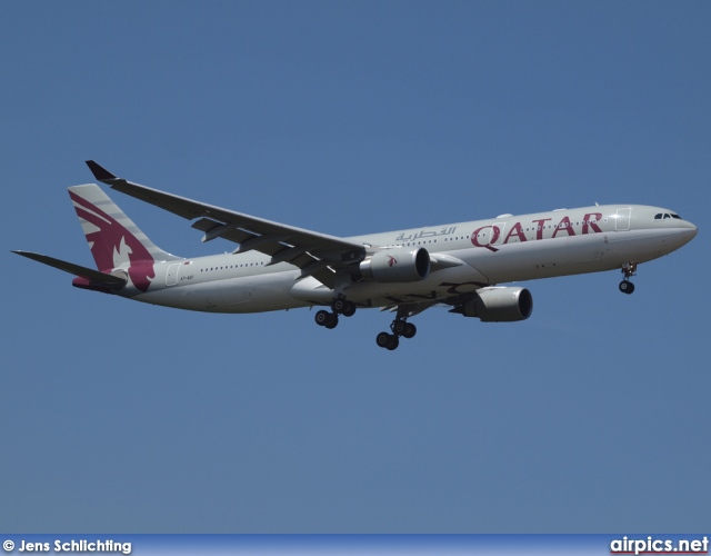 A7-AEF, Airbus A330-300, Qatar Airways