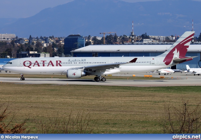 A7-AEN, Airbus A330-300, Qatar Airways