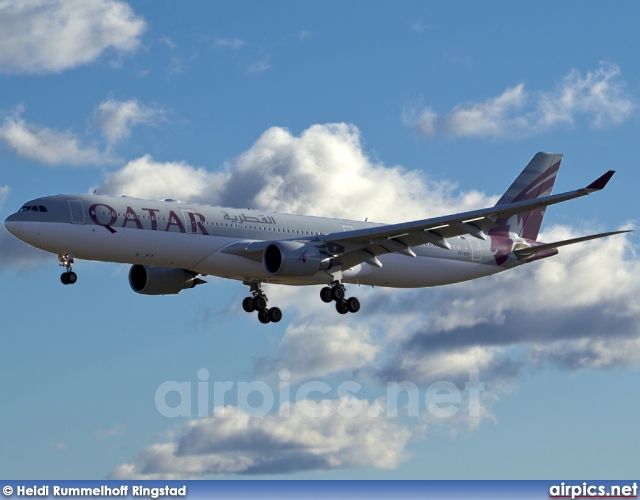 A7-AEN, Airbus A330-300, Qatar Airways