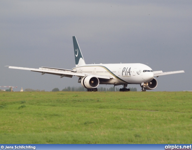 AP-BGJ, Boeing 777-200ER, Pakistan International Airlines (PIA)