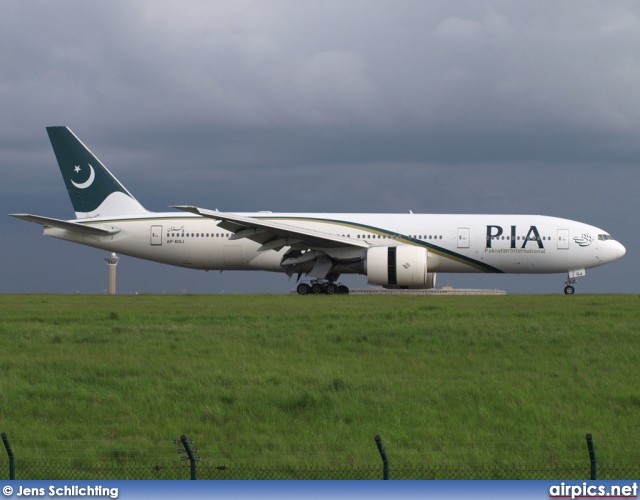 AP-BGJ, Boeing 777-200ER, Pakistan International Airlines (PIA)