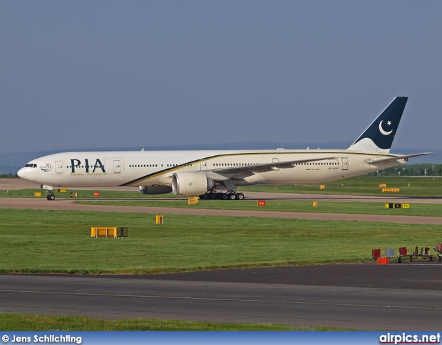 AP-BHV, Boeing 777-300ER, Pakistan International Airlines (PIA)