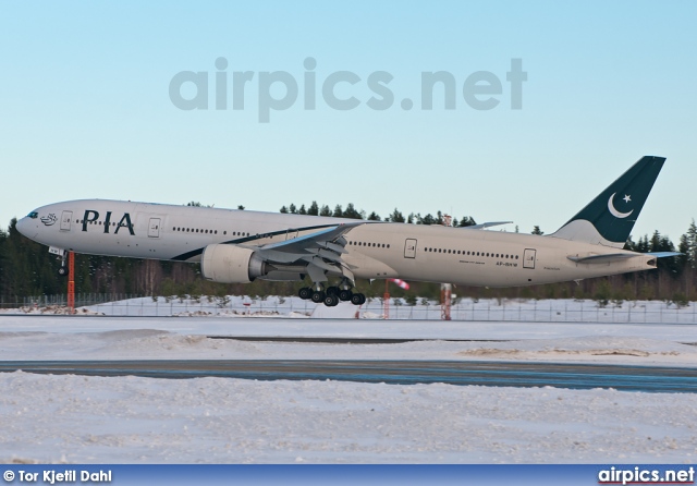 AP-BHW, Boeing 777-300ER, Pakistan International Airlines (PIA)