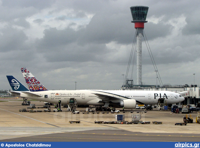 AP-BHW, Boeing 777-300ER, Pakistan International Airlines (PIA)