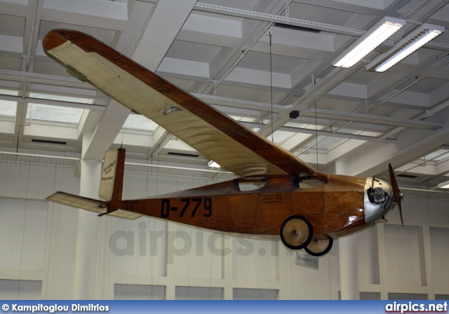 D-779, Messerschmitt M17, Private