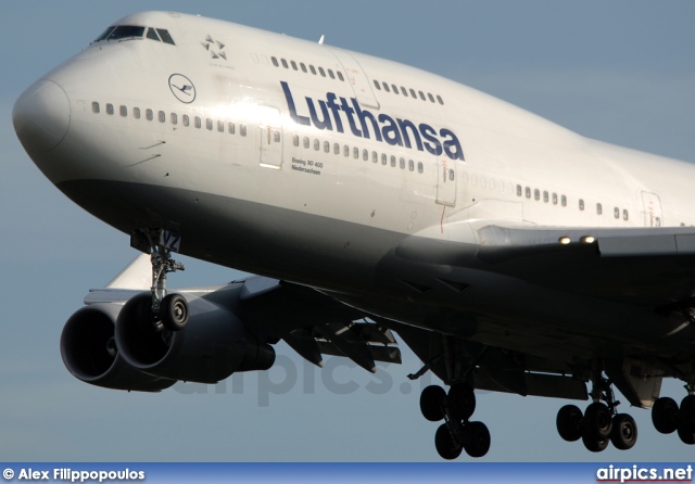 D-ABVZ, Boeing 747-400, Lufthansa