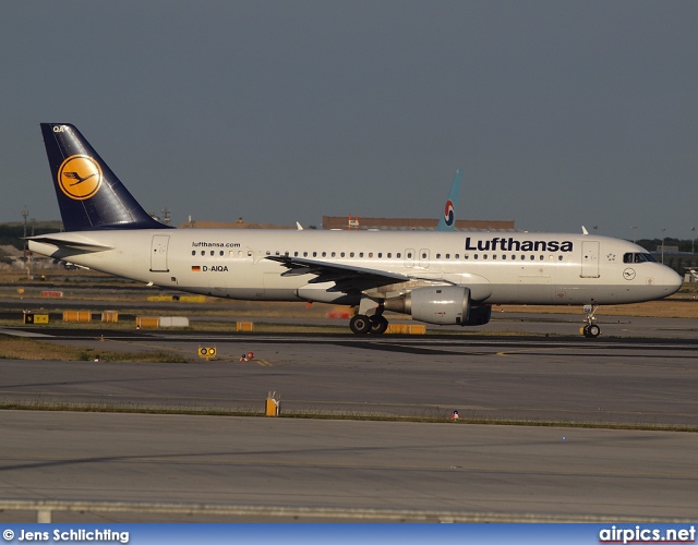 D-AIQA, Airbus A320-200, Lufthansa