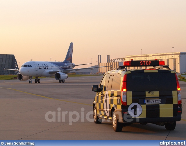 D-AVYV, Airbus A319-100, Lan Airline