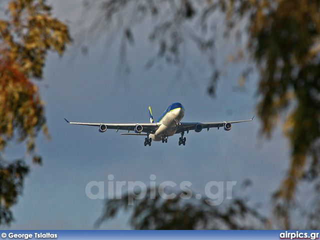 EC-KHU, Airbus A340-300, Air Comet