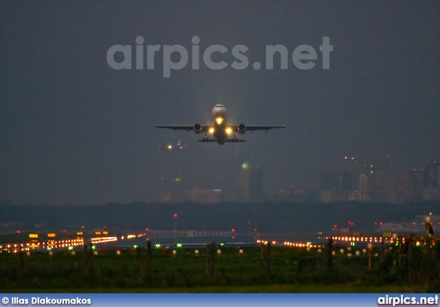 EC-KKT, Airbus A320-200, Vueling