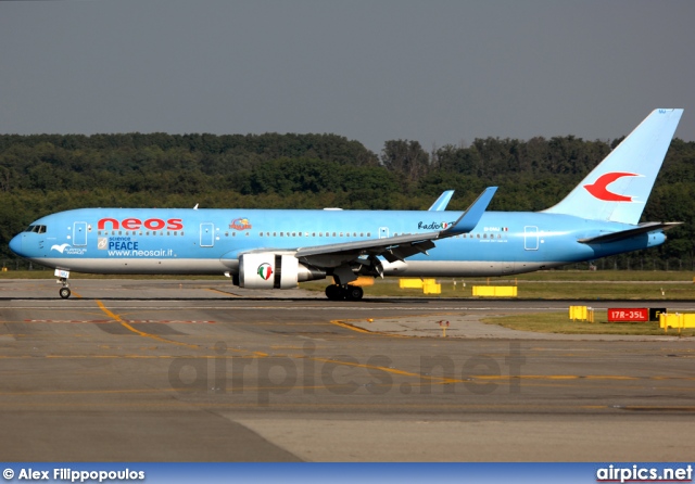 EI-DMJ, Boeing 767-300ER, Neos