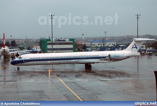 EK-82852, McDonnell Douglas MD-82, Untitled