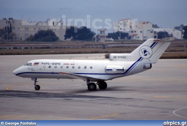 EK-87662, Yakovlev Yak-40, Dvin Avia