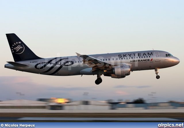 F-GFKY, Airbus A320-200, Air France