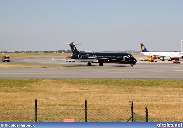 F-GMLU, McDonnell Douglas MD-83, Blue Line