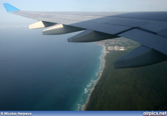 F-GSEU, Airbus A330-200, XL Airways France