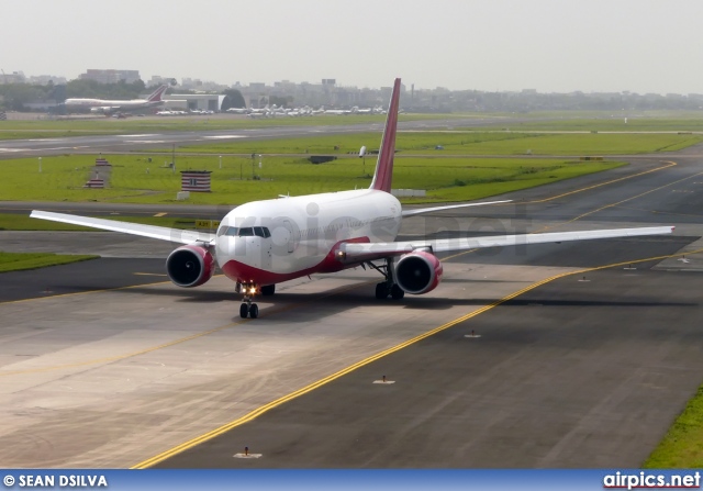 G-CDPT, Boeing 767-300ER, flyglobespan