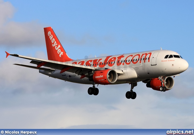 G-EZIY, Airbus A319-100, easyJet