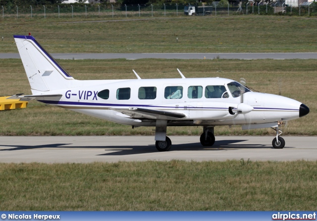 G-VIPX, Piper PA-31-350 Navajo Chieftain, Untitled