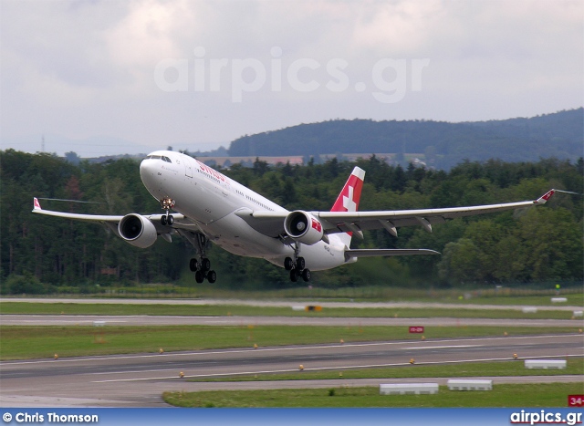 HB-IQA, Airbus A330-200, Swiss International Air Lines