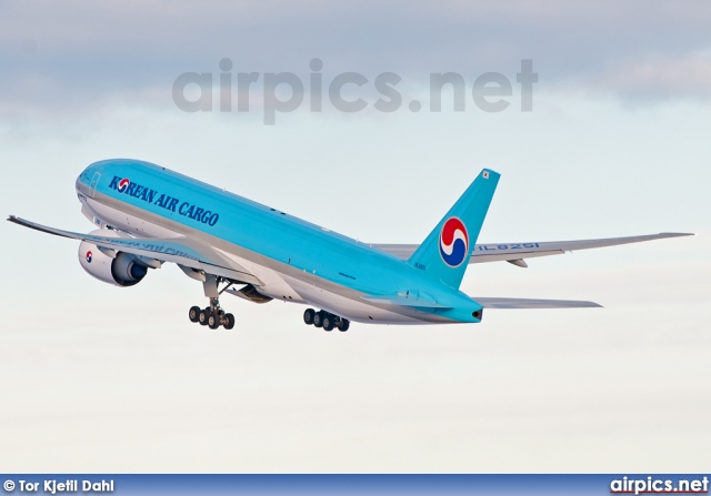 HL8251, Boeing 777F, Korean Air Cargo