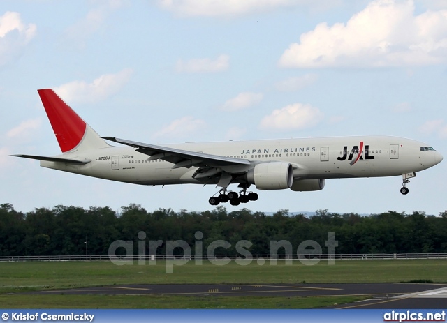 JA706J, Boeing 777-200ER, Japan Airlines