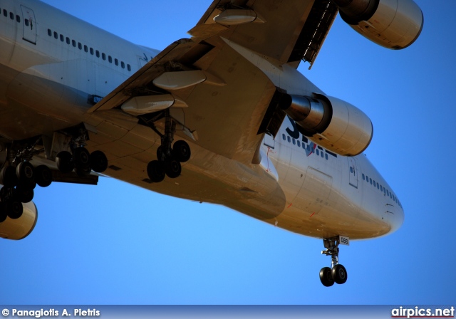 JA8086, Boeing 747-400, Japan Airlines