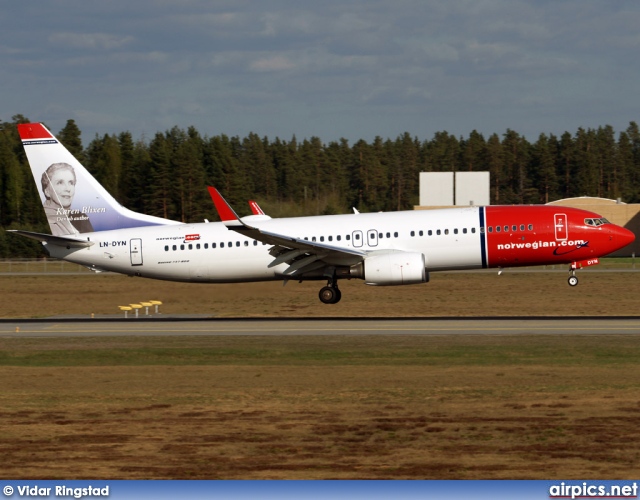 LN-DYN, Boeing 737-800, Norwegian Air Shuttle