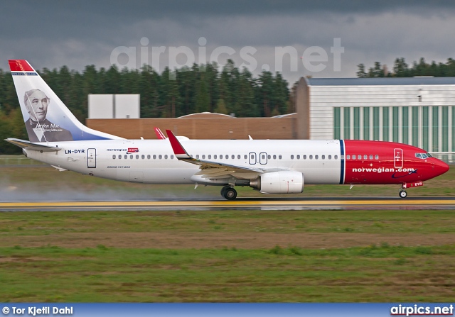 LN-DYR, Boeing 737-800, Norwegian Air Shuttle