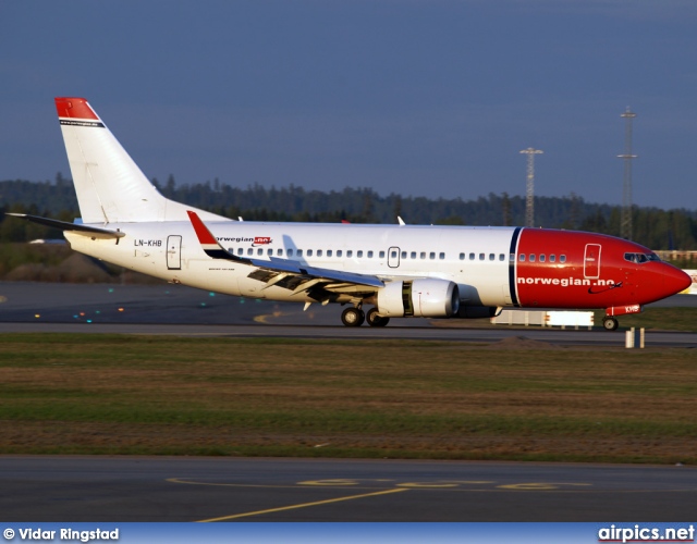 LN-KHB, Boeing 737-300, Norwegian Air Shuttle