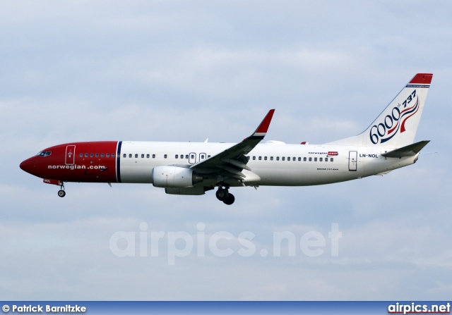 LN-NOL, Boeing 737-800, Norwegian Air Shuttle